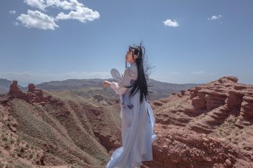 昨日上传国风美女头像，明制汉服写真，青花瓷配色，古典庭院场景，4K超清